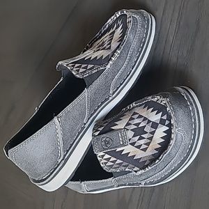 Ariat Cruisers, aztex pattern size 6